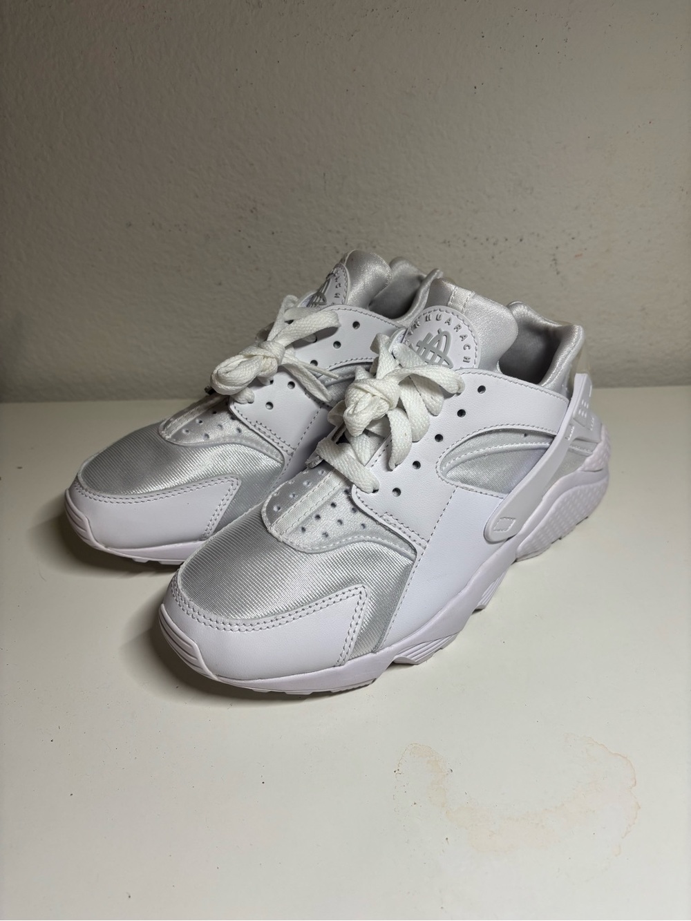 NEW NIKE Air Huarache Triple White Womens Size 7